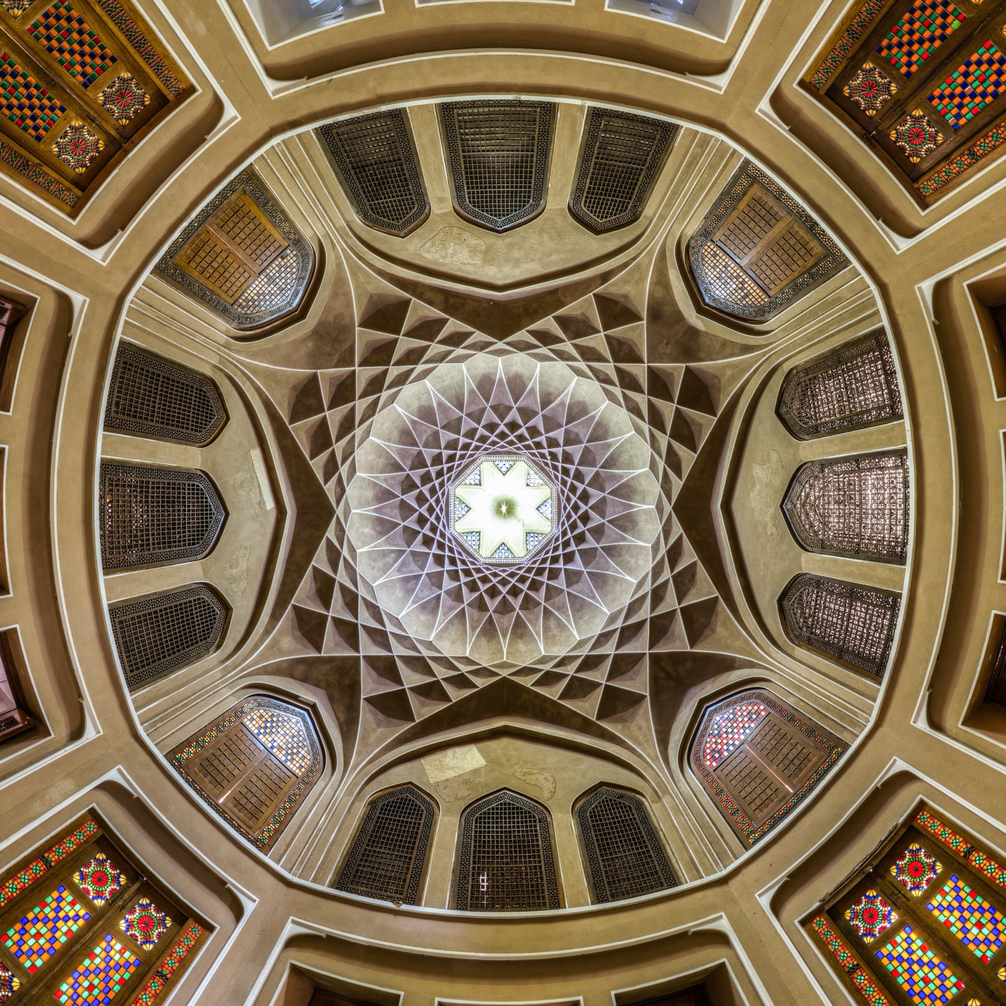 Jardin de Dowlat Abad, plafond du pavillon de la tour à vent