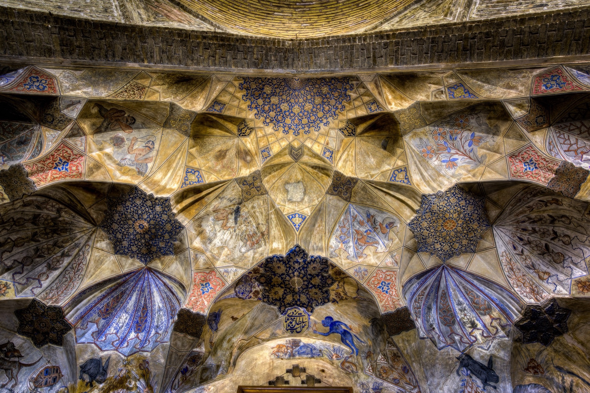 Ensemble de Ganjali Khan, voûtes peintes d’oiseaux (même plafond que p099)