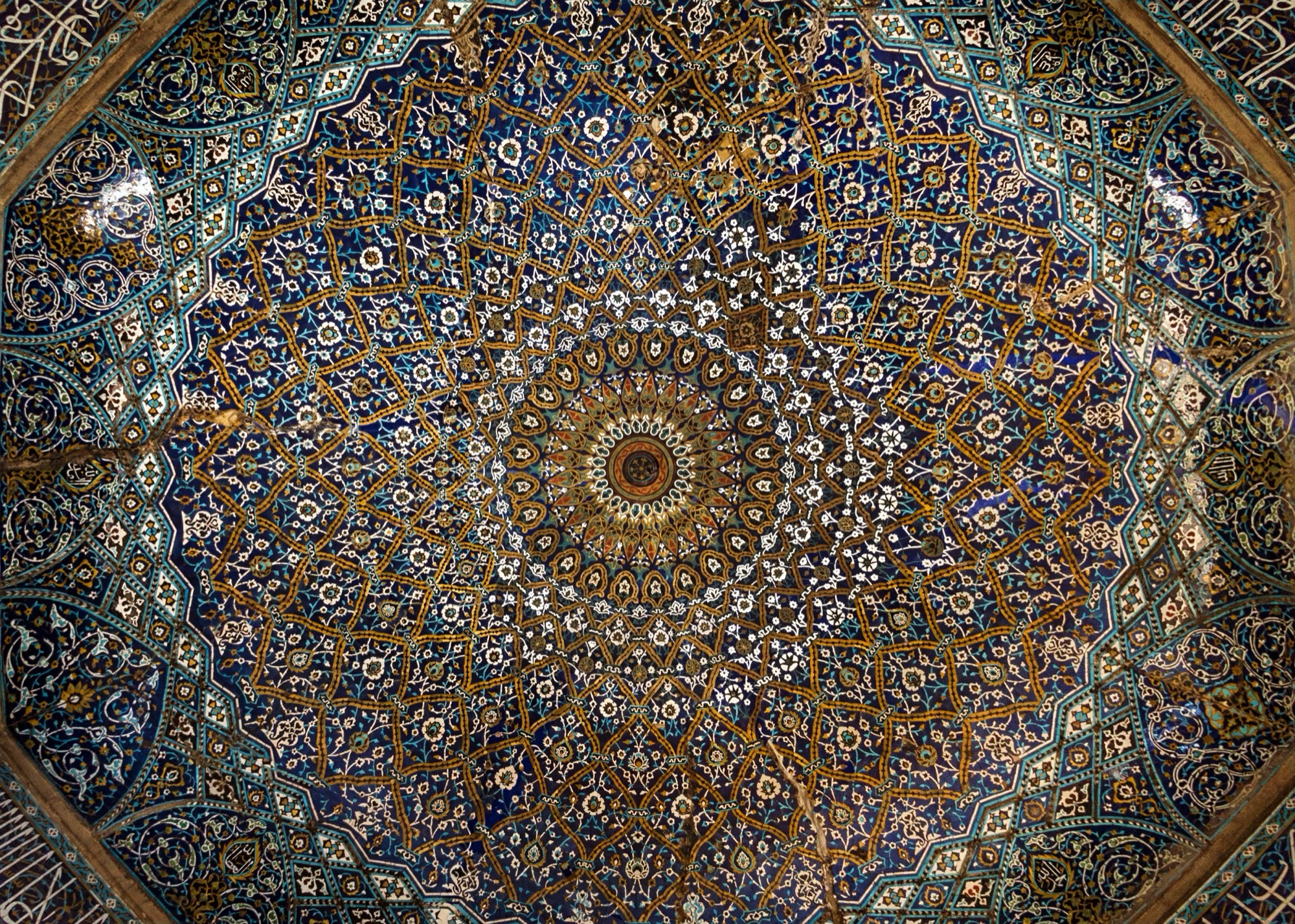 Madrasa Khan, intérieur de la coupole de faïence