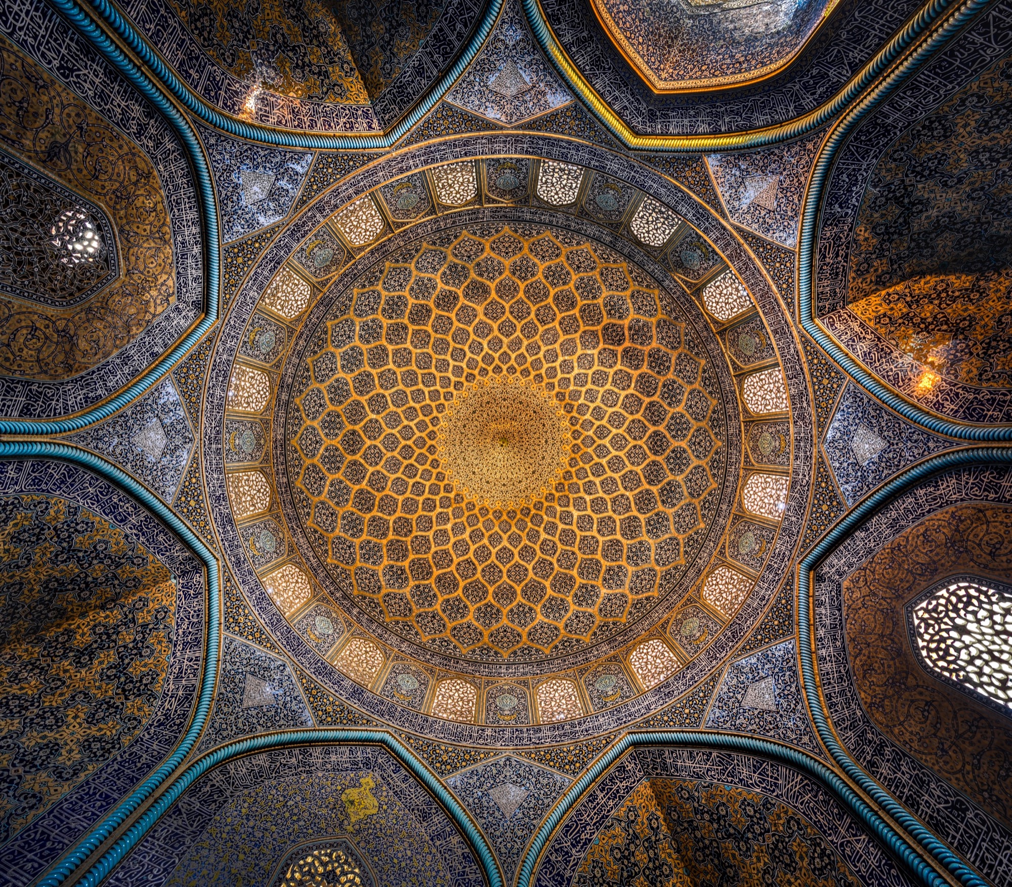 Sheikh Lotfollah Mosque, the dome from directly below