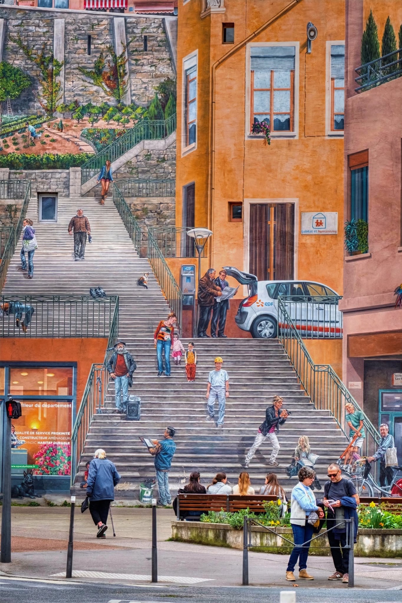 Mur des Canuts (trompe-l'oeil mural by other artists)