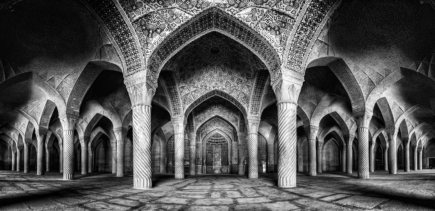 Mosquée Vakil, les piliers, en noir et blanc, Chiraz, Iran