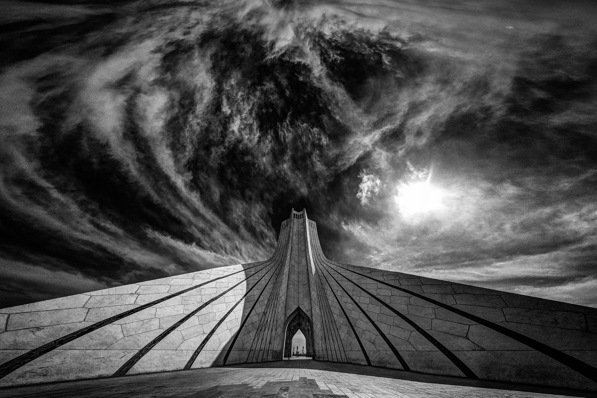 Tour Azadi, en noir et blanc, Téhéran, Iran