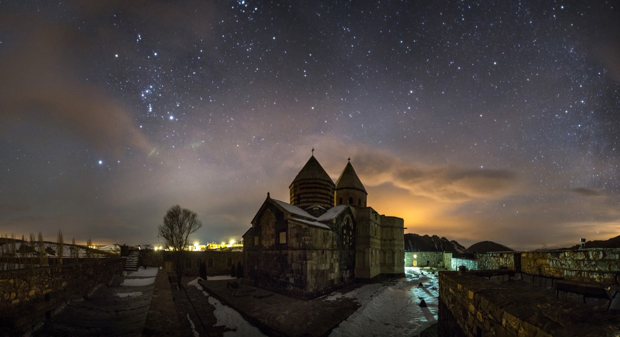 Qara Kelisa (monastère Saint-Thaddée) de nuit