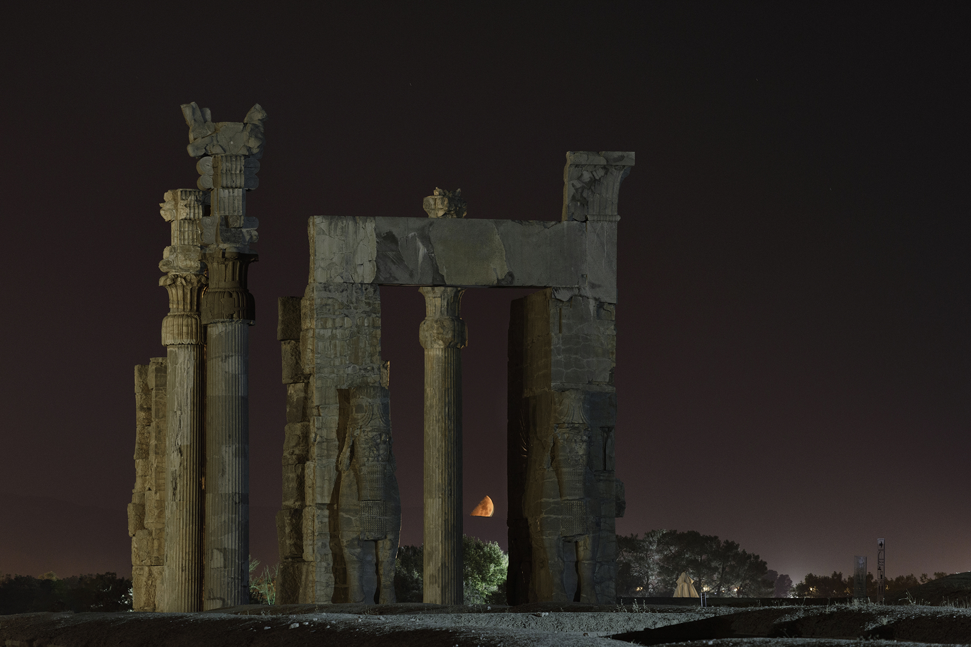 Les ruines de Persépolis au lever de la lune (édifice à confirmer)