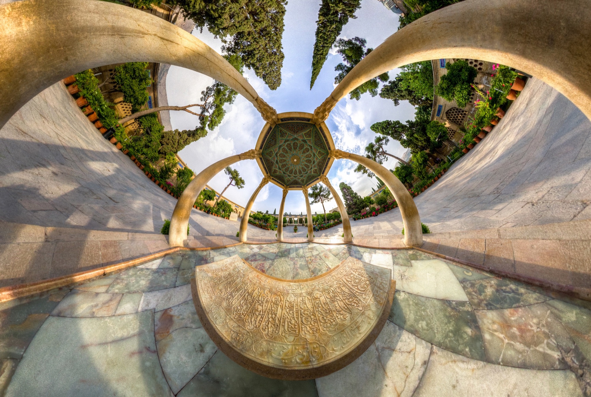 Tombeau de Hafez, vue sphérique du pavillon et du jardin